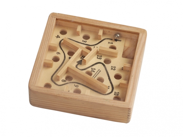 Wooden dedal game