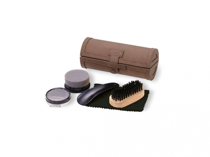 Luxurious shoe polish kit