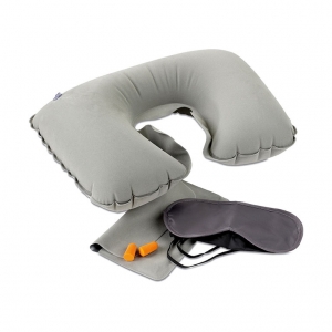 Travel set with pillow