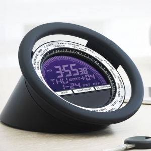 Desk clock in steering wheel shape